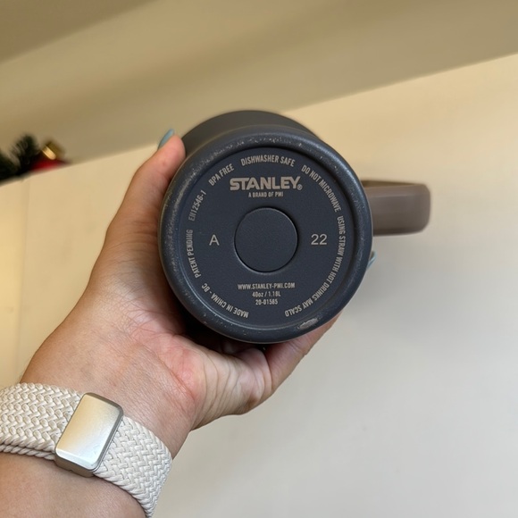 Stanley Charcoal Travel Mug with Handle - Picture 3 of 4